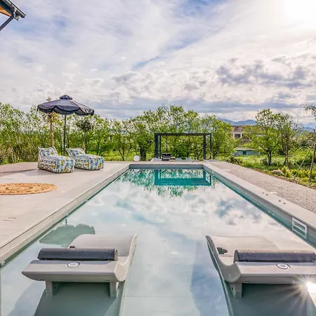 Villa Earth