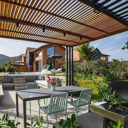 Villa Earth *