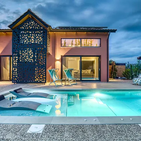 Villa Earth