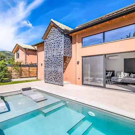 Villa Earth